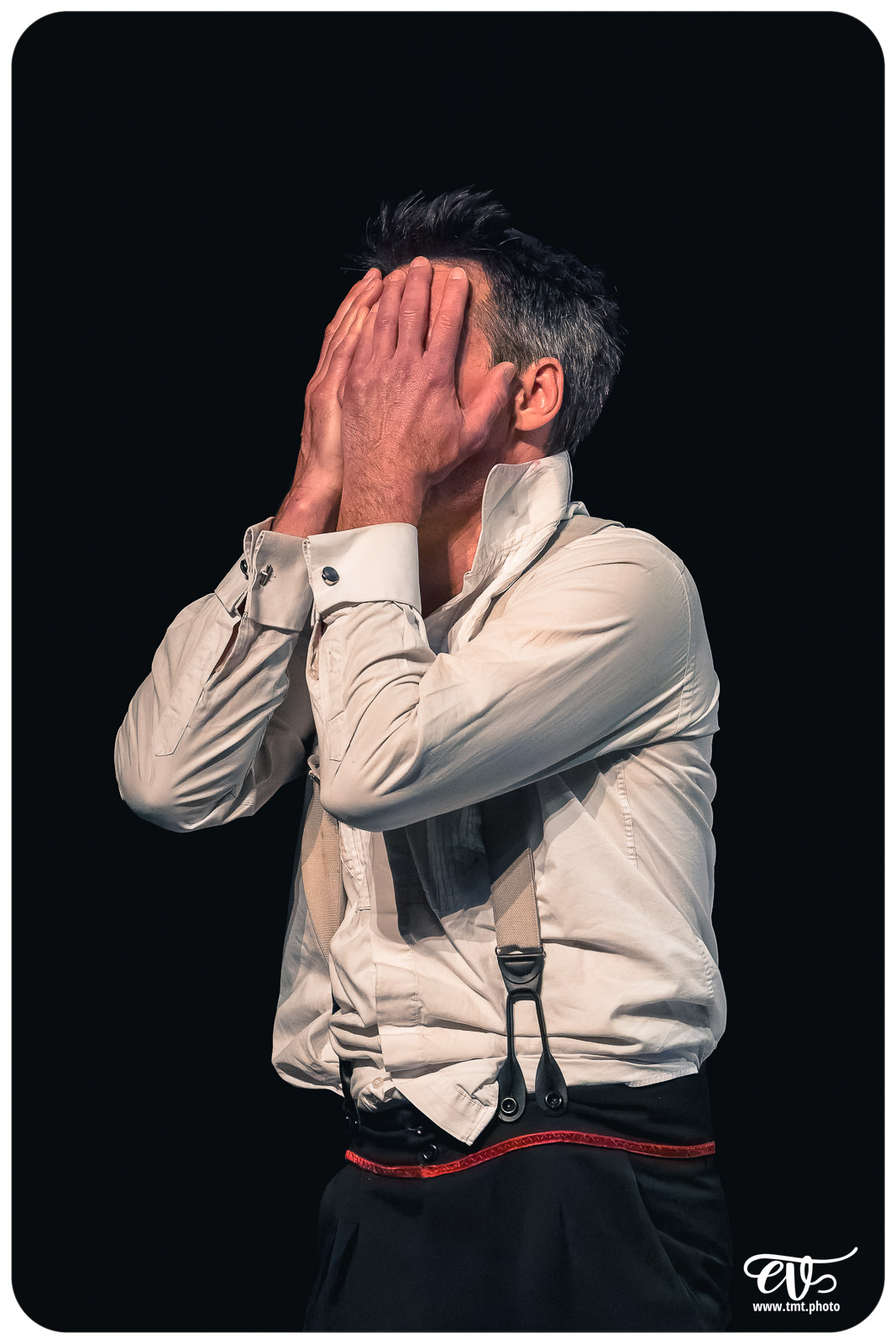 UN FIL A LA PATTE (CIE VIVA)